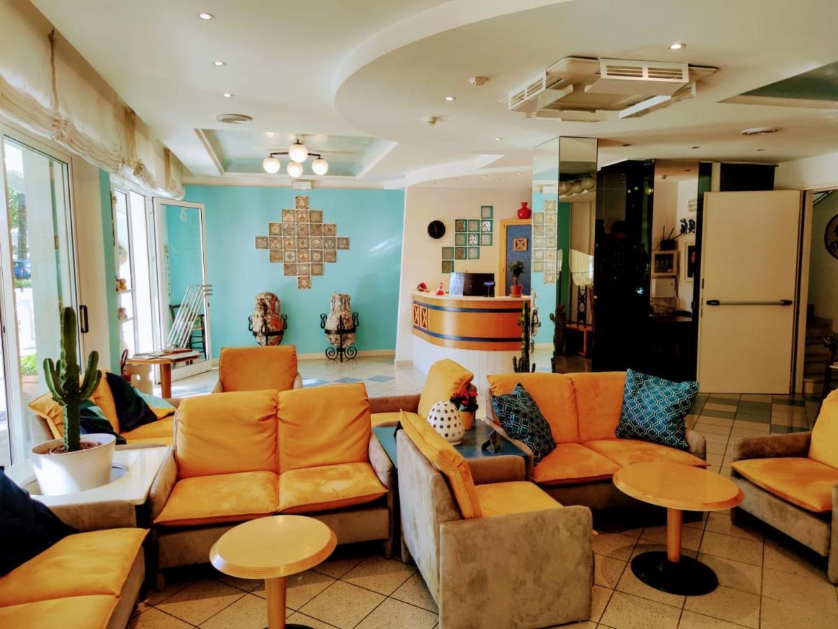 Adria - Colazione Fino Alle 12 Hotel Misano Adriatico