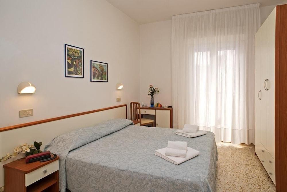Hotel Adria - Colazione Fino Alle 12 3*