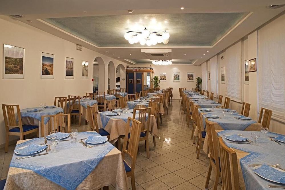 Adria - Colazione Fino Alle 12 Hotel Misano Adriatico
