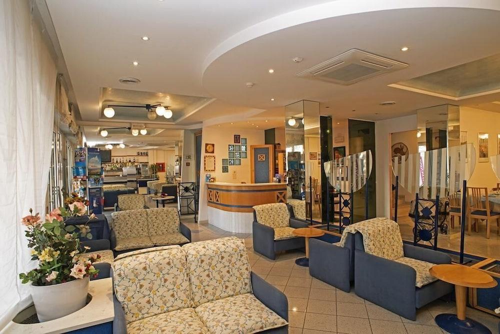 Adria - Colazione Fino Alle 12 Hotel